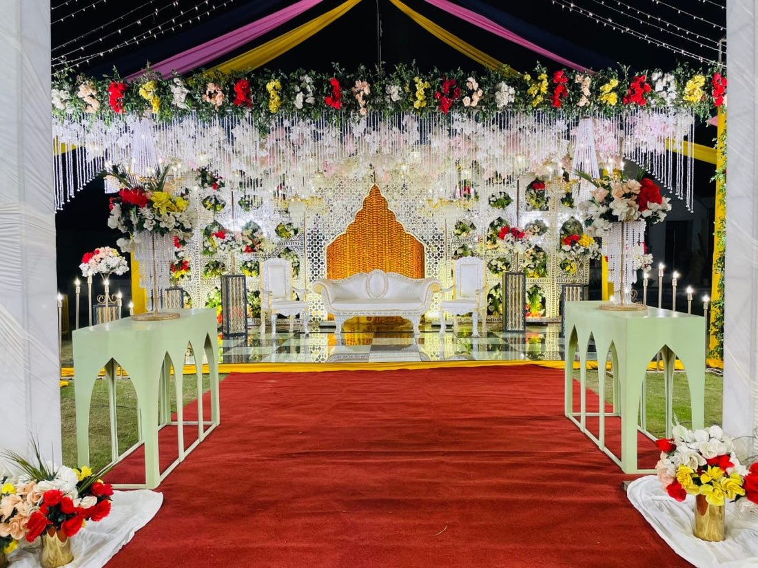 Royal white and gold walima reception stage with candlelight decor by Events by Momin, walima decorator in Khanpur